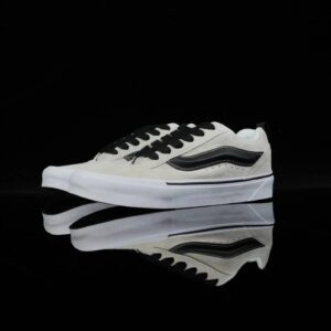 Trendy sport--VANS Classic white canvas shoes