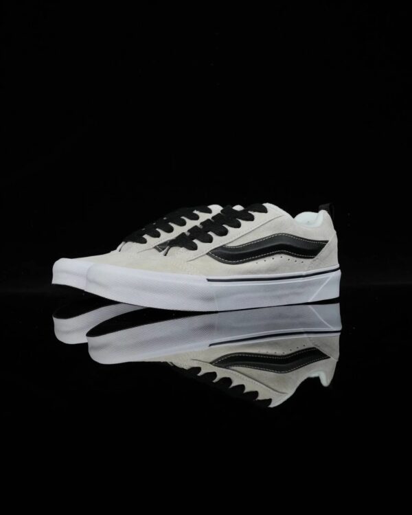 Trendy sport--VANS Classic white canvas shoes
