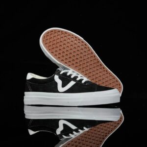 VANS classic canvas shoes, the darling of the fashion world.