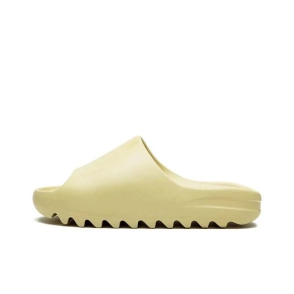 Yeezy kanye Slippers in the same styleSand color