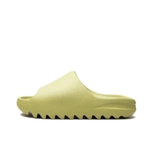 Yeezy kanye Slippers in the same styleBean green