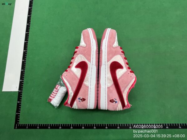 NIKE Dunk SB LowPro Valentine's Day Limited Edition - 图片 2