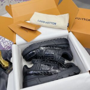 LOUIS VUITTON Casual Sneakers in Navy Blue